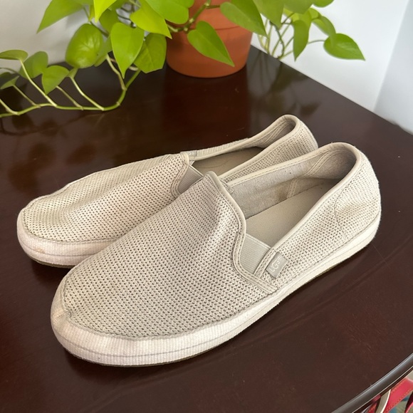 UGG light gray slip on shoes size 11! - Picture 2 of 8